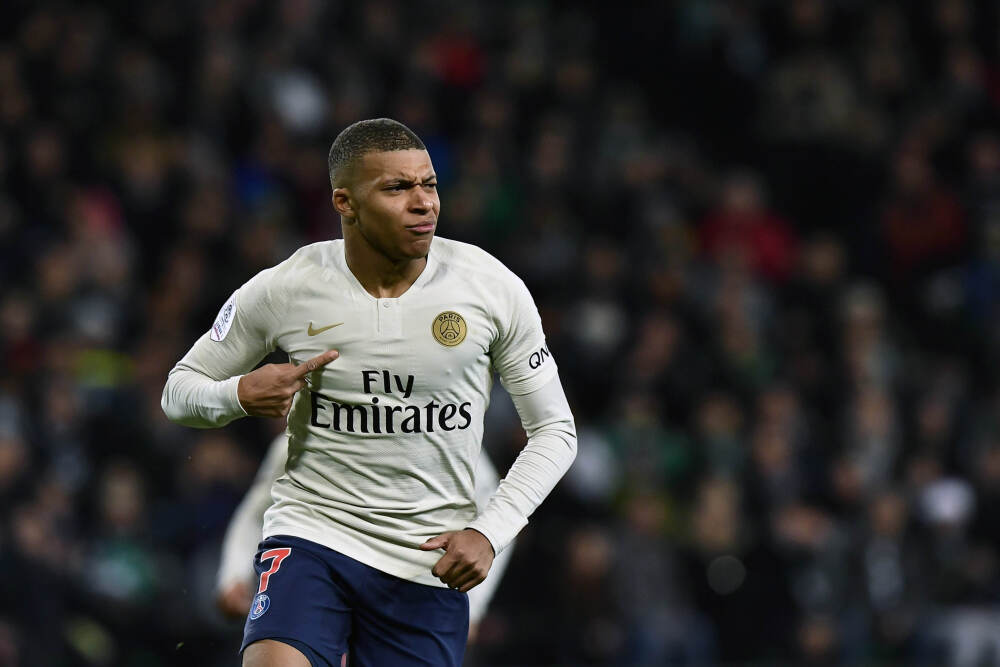 再创历史！率队夺冠的梅西蝉联年度MVP